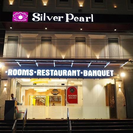 Hotel Silver Pearl Alīgarh Exterior foto